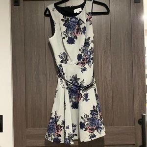 Elle gray floral dress
